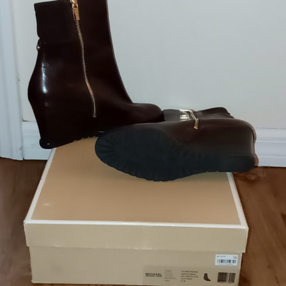 Micheal Kors Boots